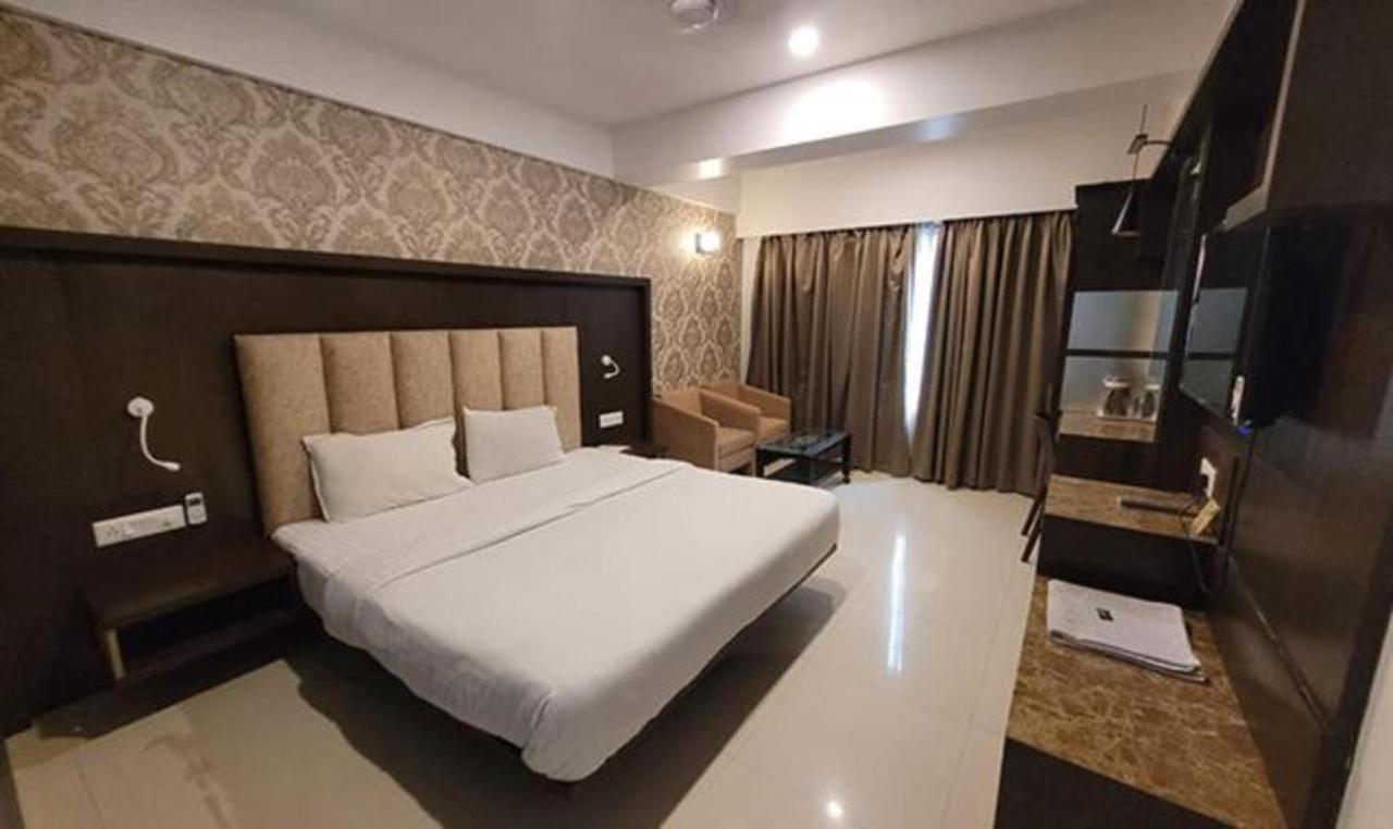 ואדודרה Fabhotel Prime Sapphire Regency מראה חיצוני תמונה