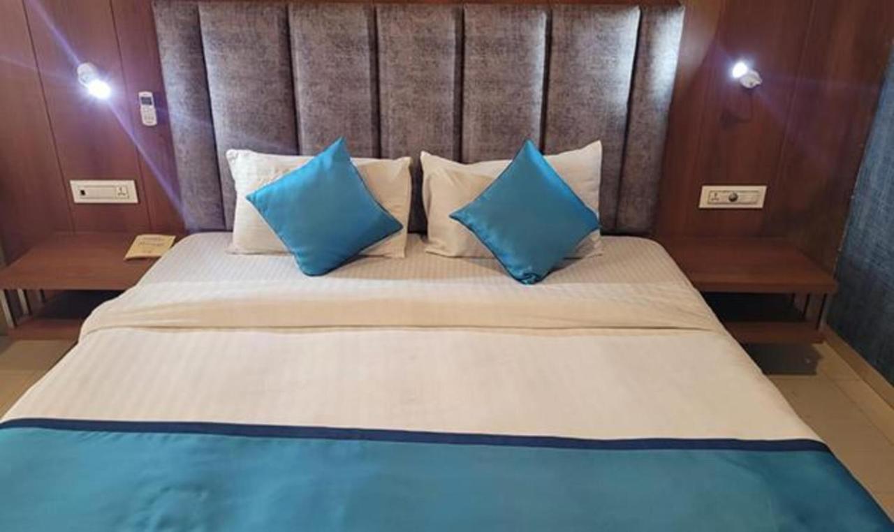 ואדודרה Fabhotel Prime Sapphire Regency מראה חיצוני תמונה