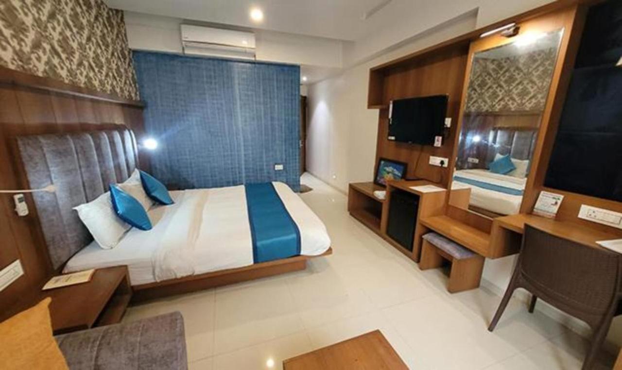 ואדודרה Fabhotel Prime Sapphire Regency מראה חיצוני תמונה