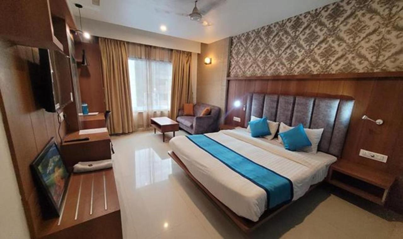 ואדודרה Fabhotel Prime Sapphire Regency מראה חיצוני תמונה