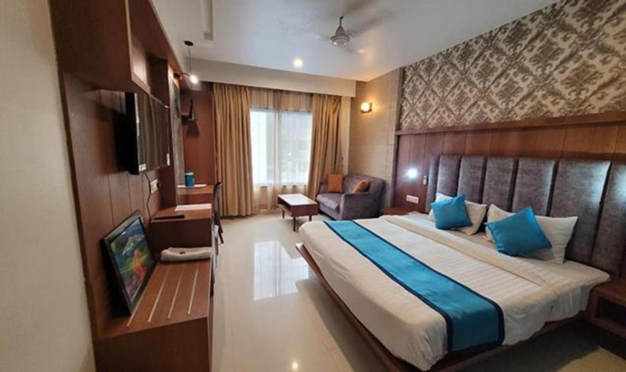 ואדודרה Fabhotel Prime Sapphire Regency מראה חיצוני תמונה